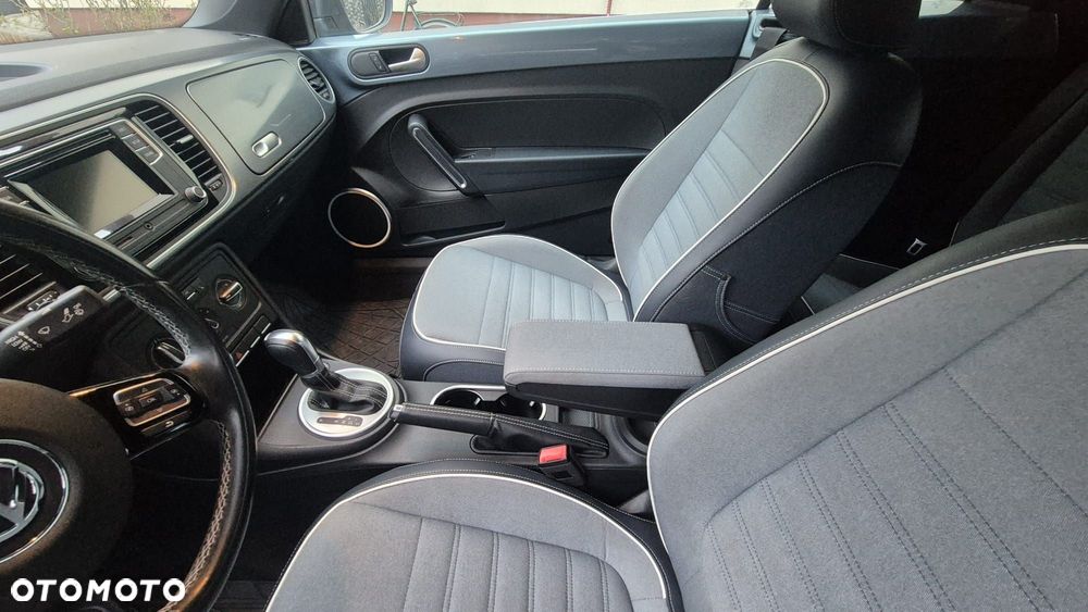 Volkswagen New Beetle - 9