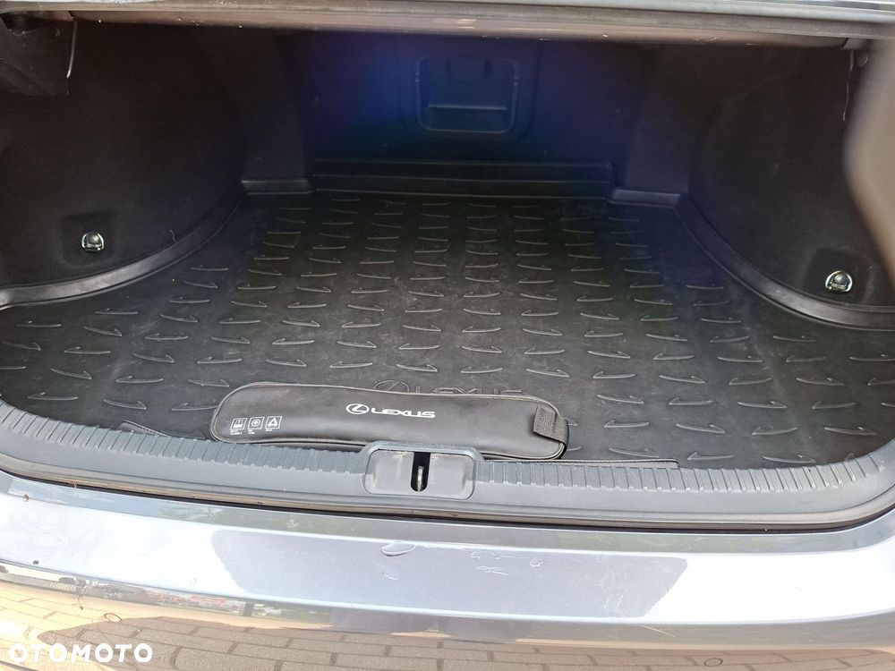Lexus ES 300h F Sport Edition - 21