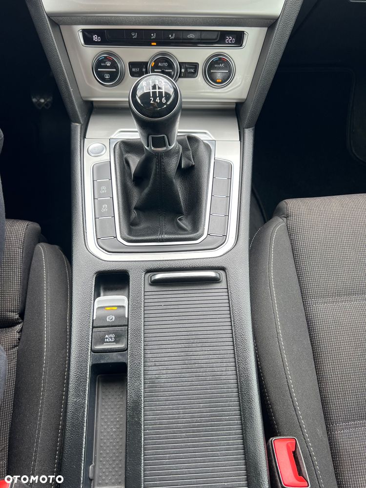 Volkswagen Passat 1.8 TSI BMT Comfortline - 12