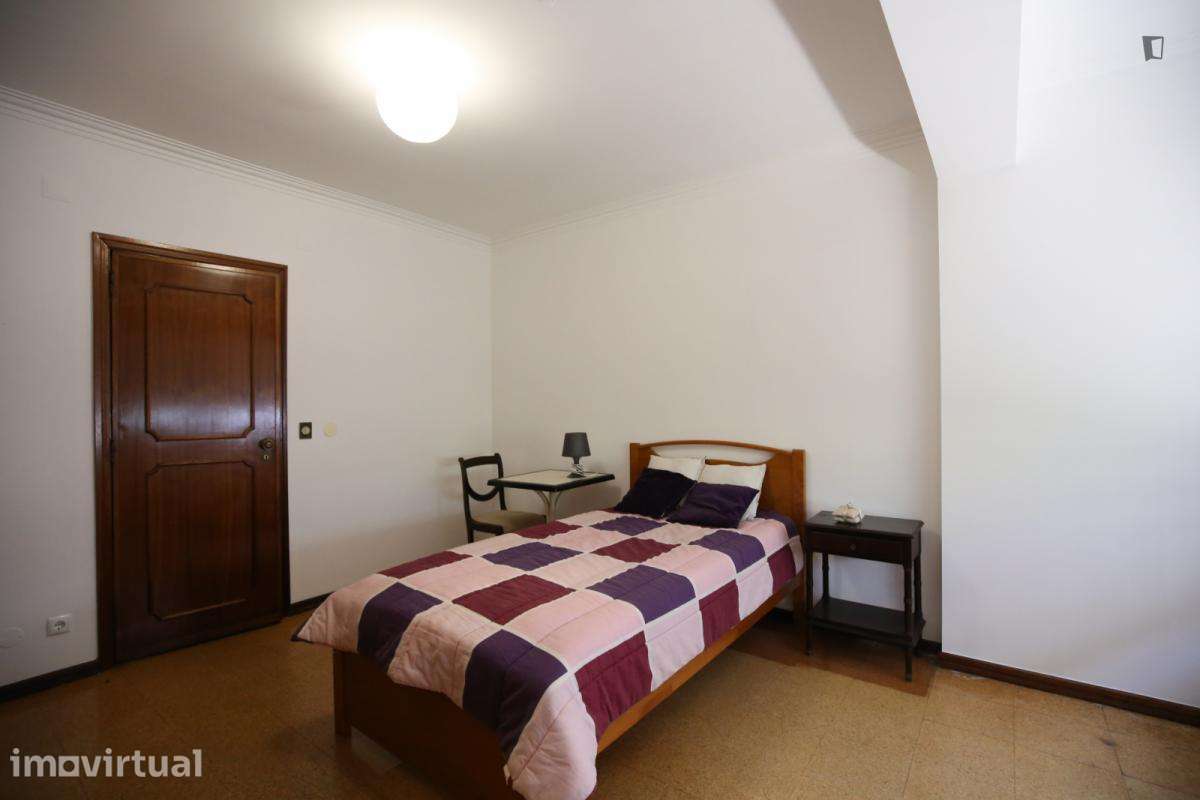 Quarto - localizado em Benfica Lisbon - Grande imagem: 2/15