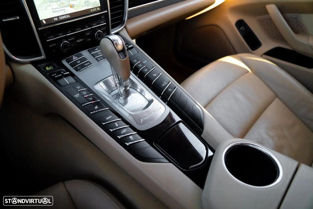Porsche Panamera 4S PDK - 26