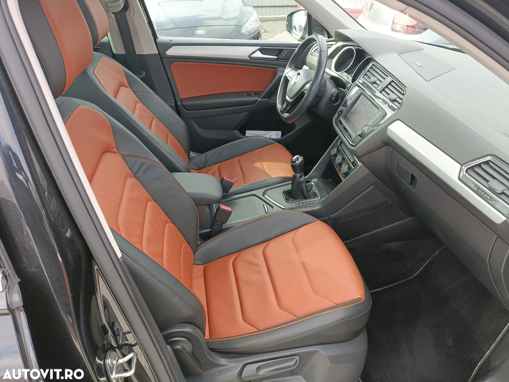 Volkswagen Tiguan 2.0 TDI SCR Comfortline - 12