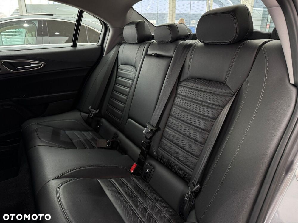 Alfa Romeo Giulia 2.0 Turbo Veloce Q4 - 13