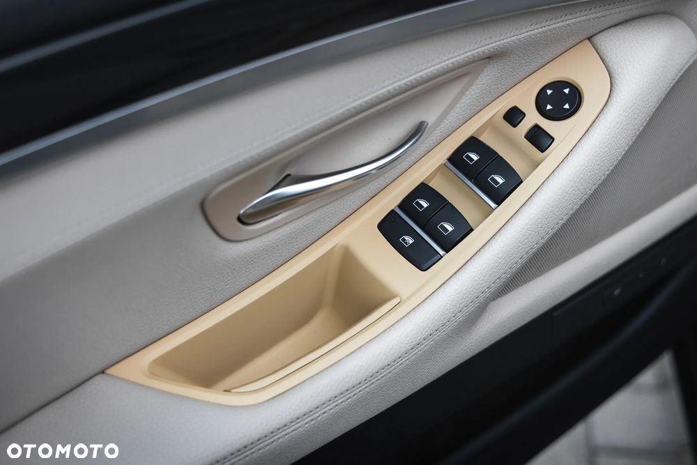 BMW Seria 5 520d xDrive Luxury Line - 12