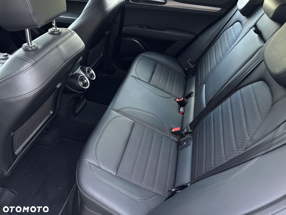 Alfa Romeo Stelvio 2.0 Turbo Sprint Q4 - 15
