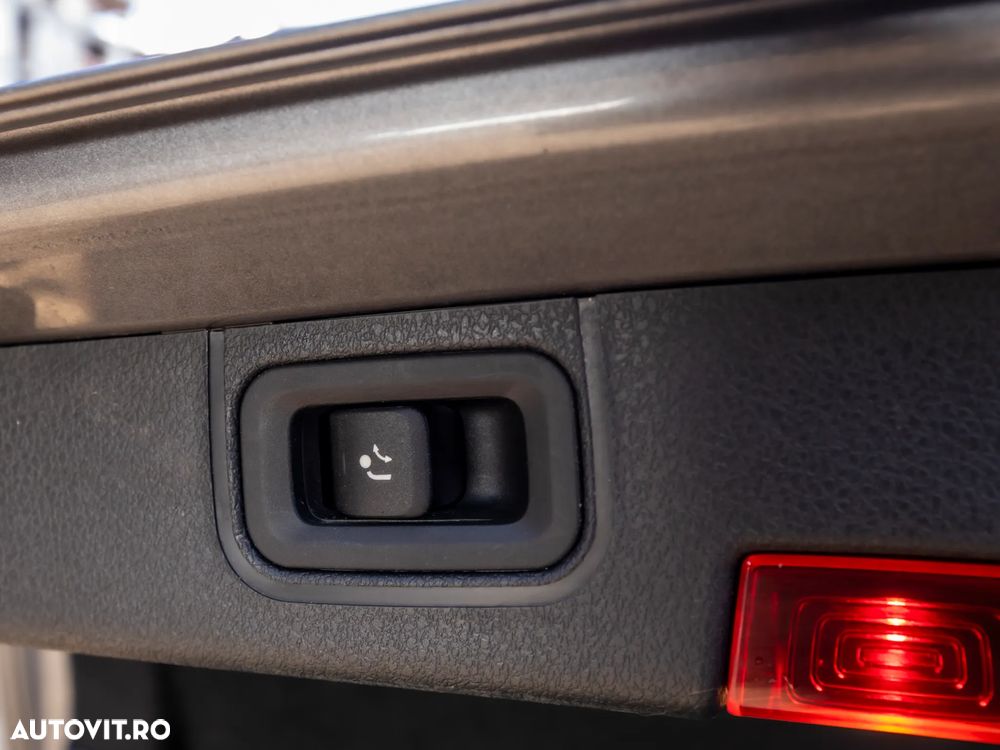 Mercedes-Benz A 180 d Sedan Aut. - 32