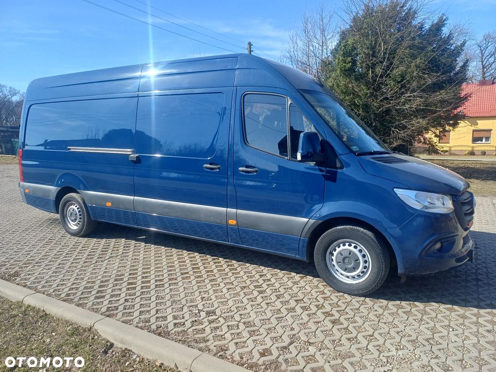 Mercedes-Benz 907 - 12