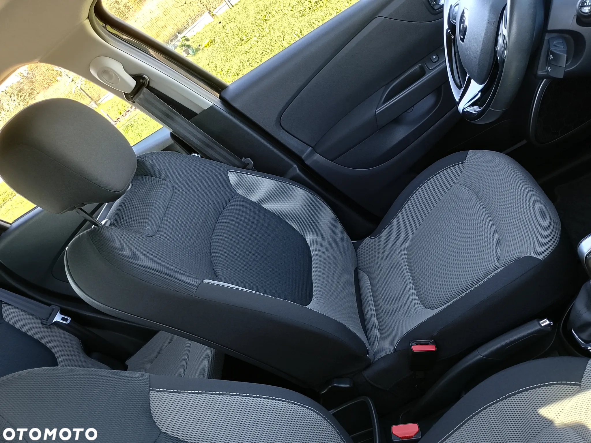 Renault Captur 1.2 Energy TCe Limited EDC - 32