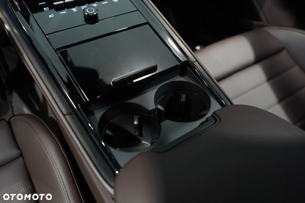 Porsche Panamera ver-4-e--hybrid-phev - 27