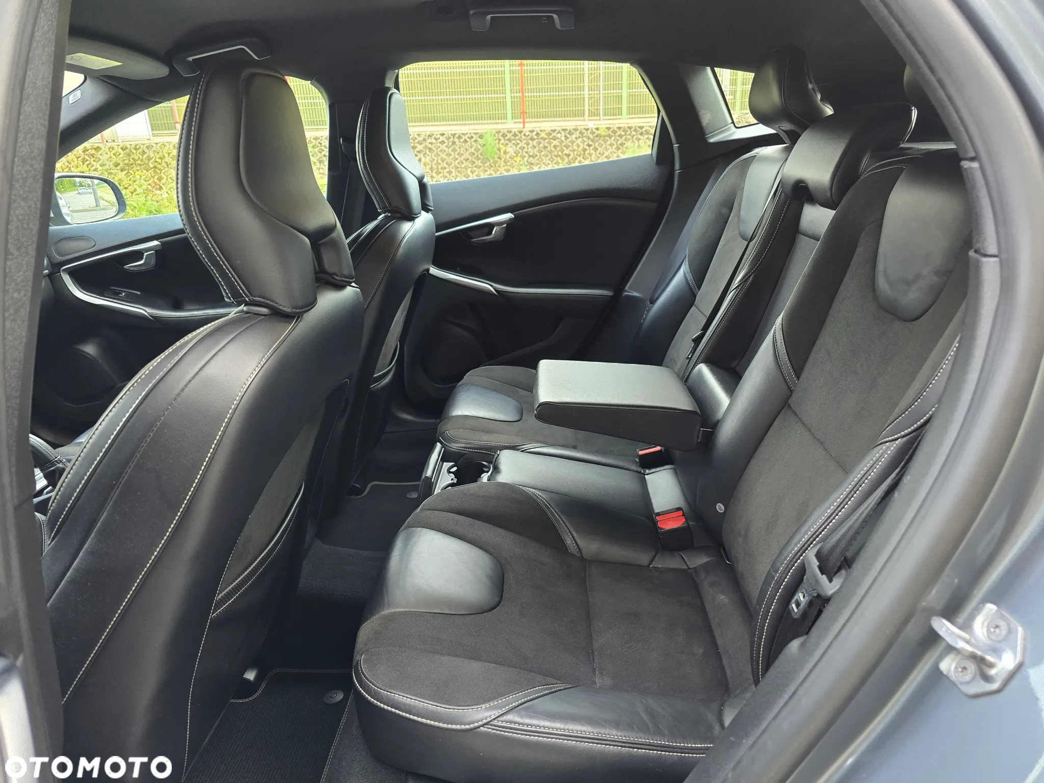 Volvo V40 D3 Geartronic RDesign - 27