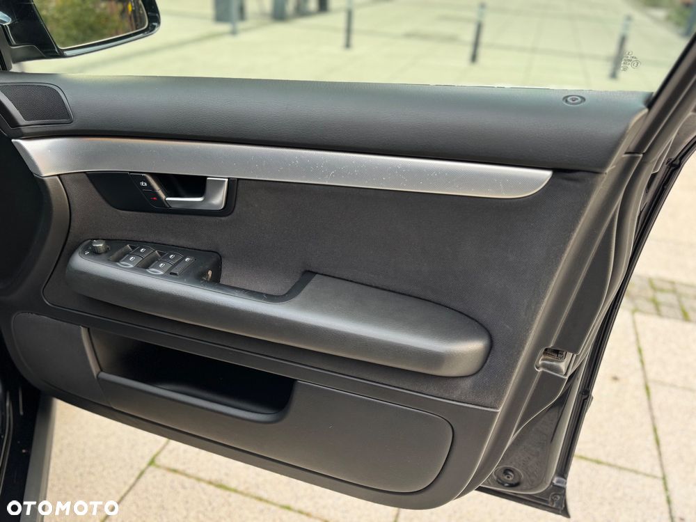 Audi A4 Limousine - 10