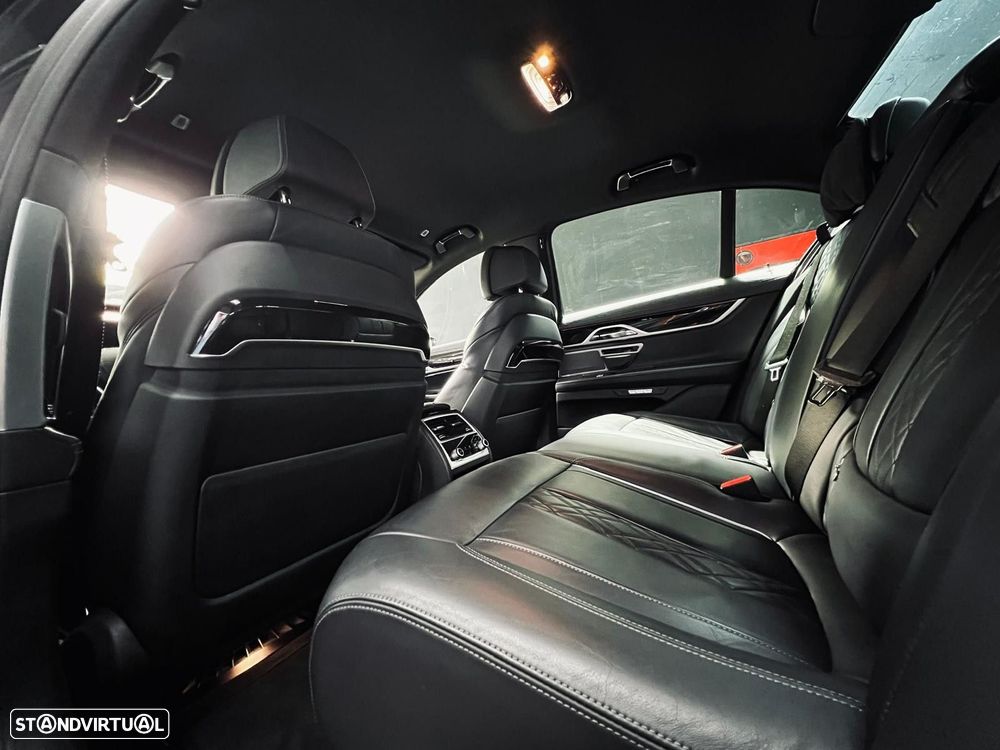BMW 740 d xDrive Pack M - 37