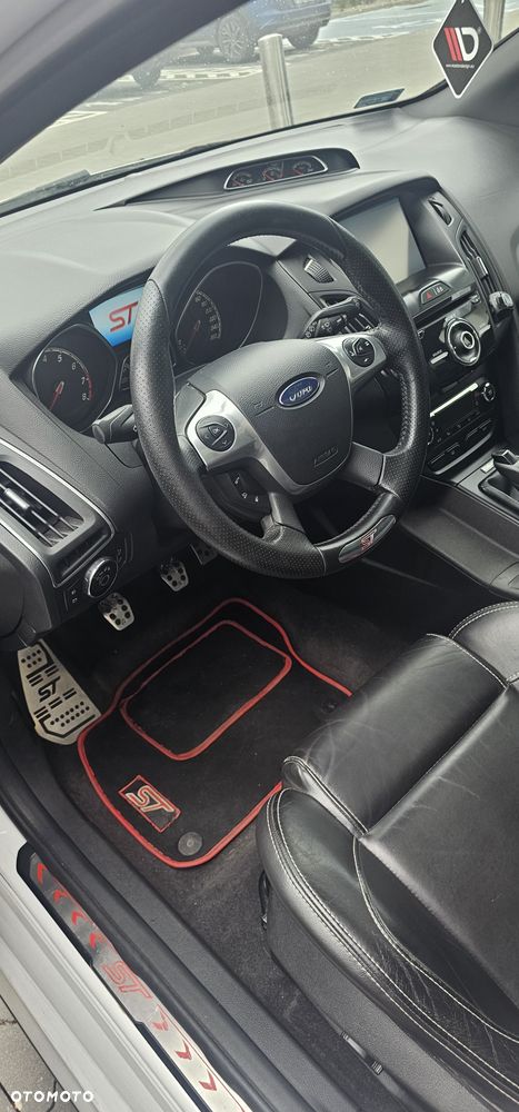 Ford Focus ST - 8