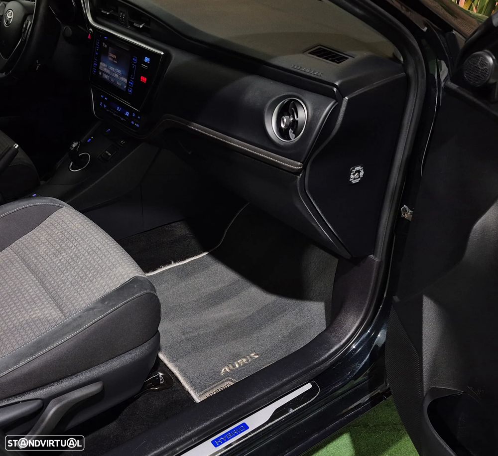 Toyota Auris Touring Sports 1.8 HSD Comfort +P.Techno+P.Sport - 24