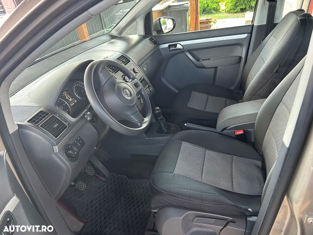 Volkswagen Touran - 8