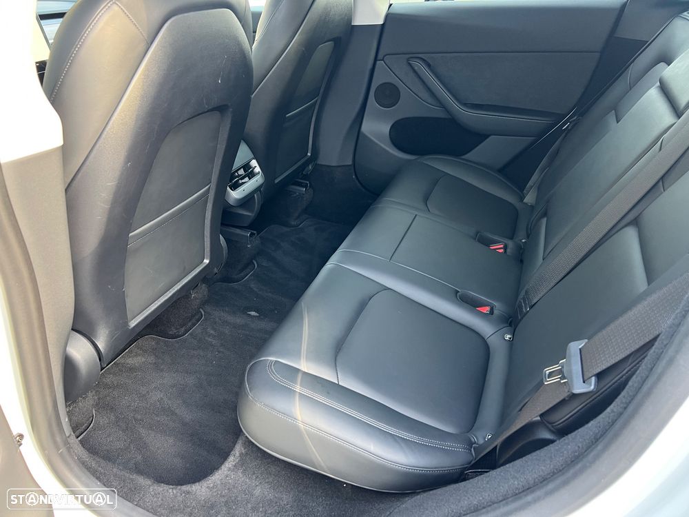 Tesla Model Y Standard RWD - 13