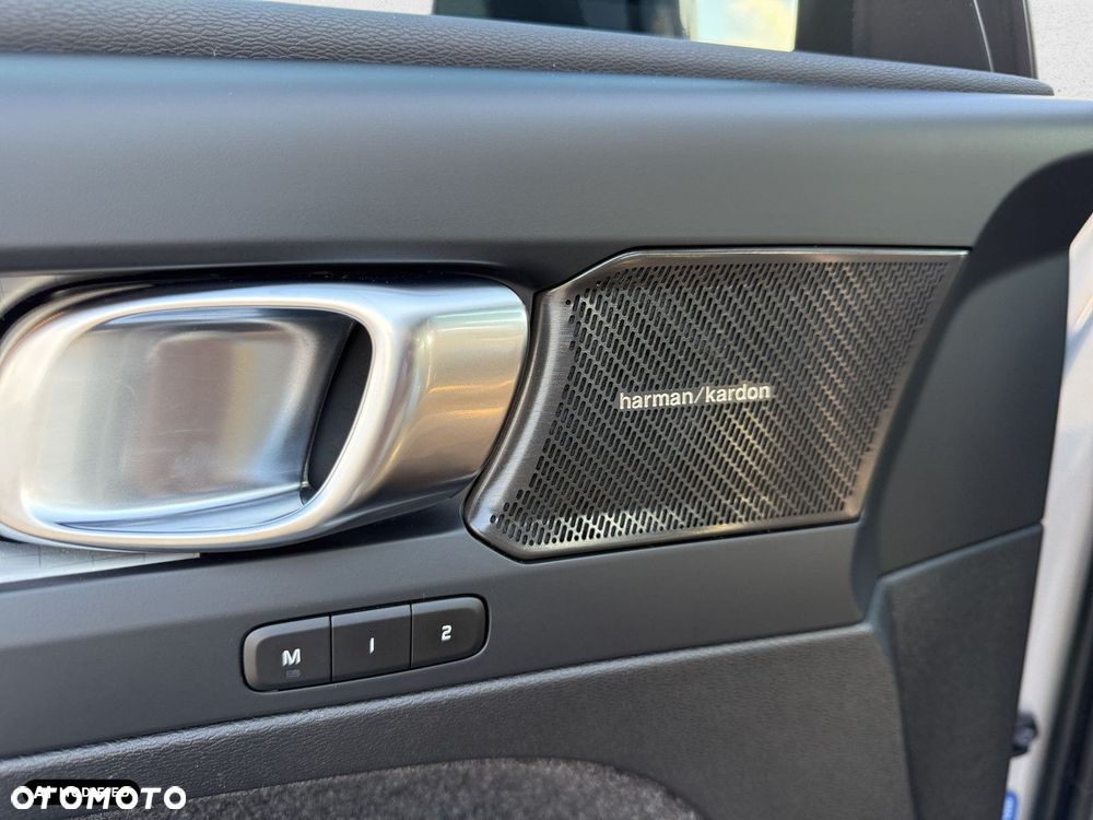 Volvo XC 40 - 25