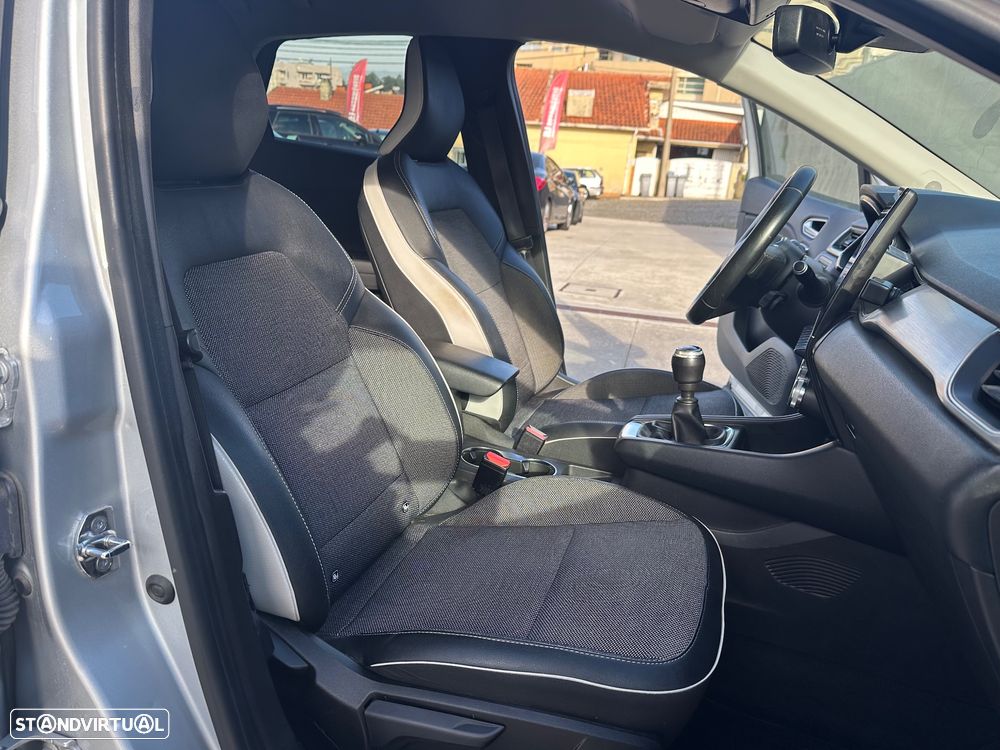 Renault Captur BLUE dCi 115 INTENS - 24