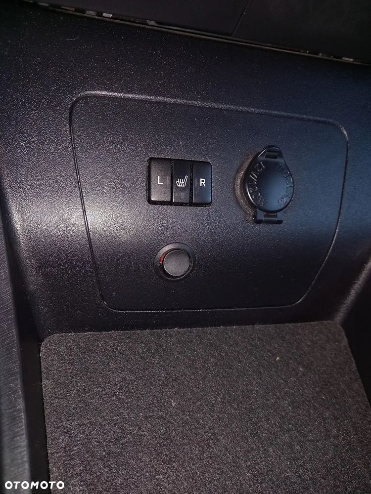 Toyota Prius (Hybrid) Executive - 16