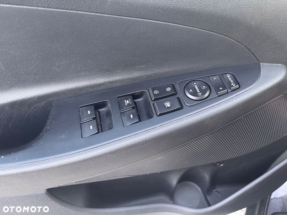 Hyundai Tucson blue 1.7 CRDi 2WD DCT Premium - 32