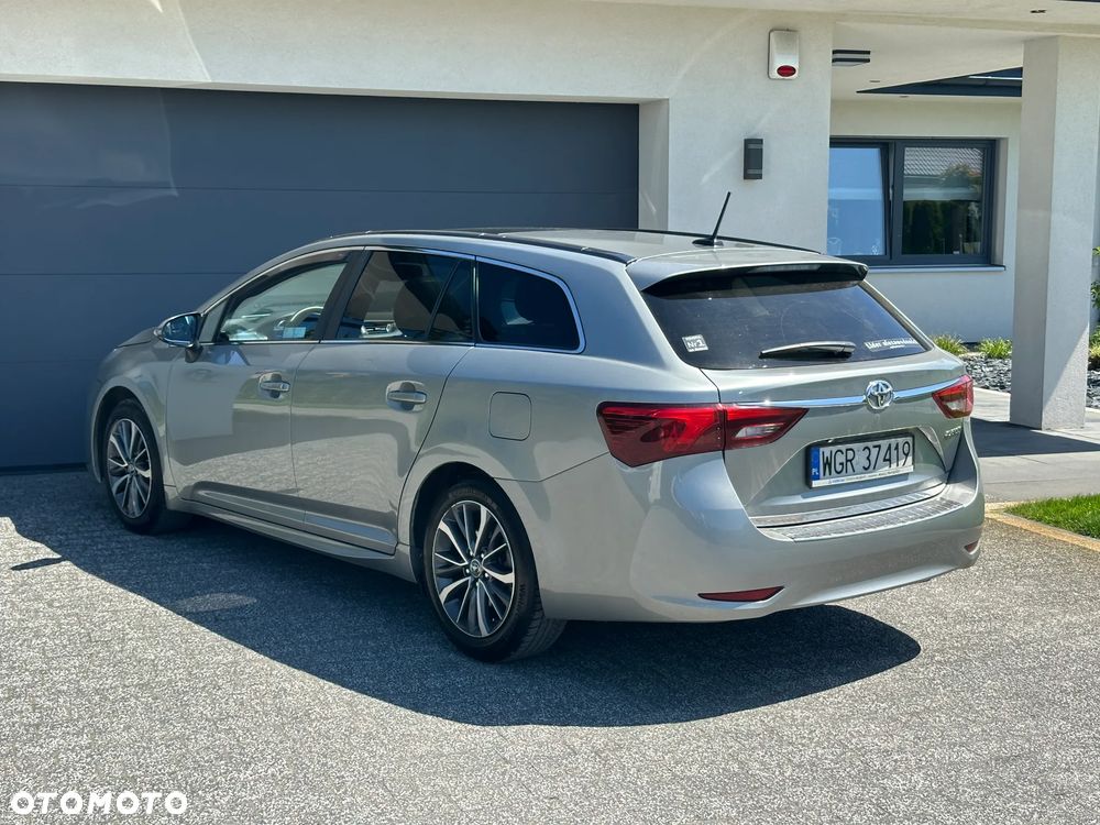 Toyota Avensis 1.8 Prestige MS - 10