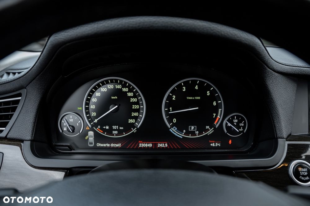 BMW Seria 7 750i xDrive - 28