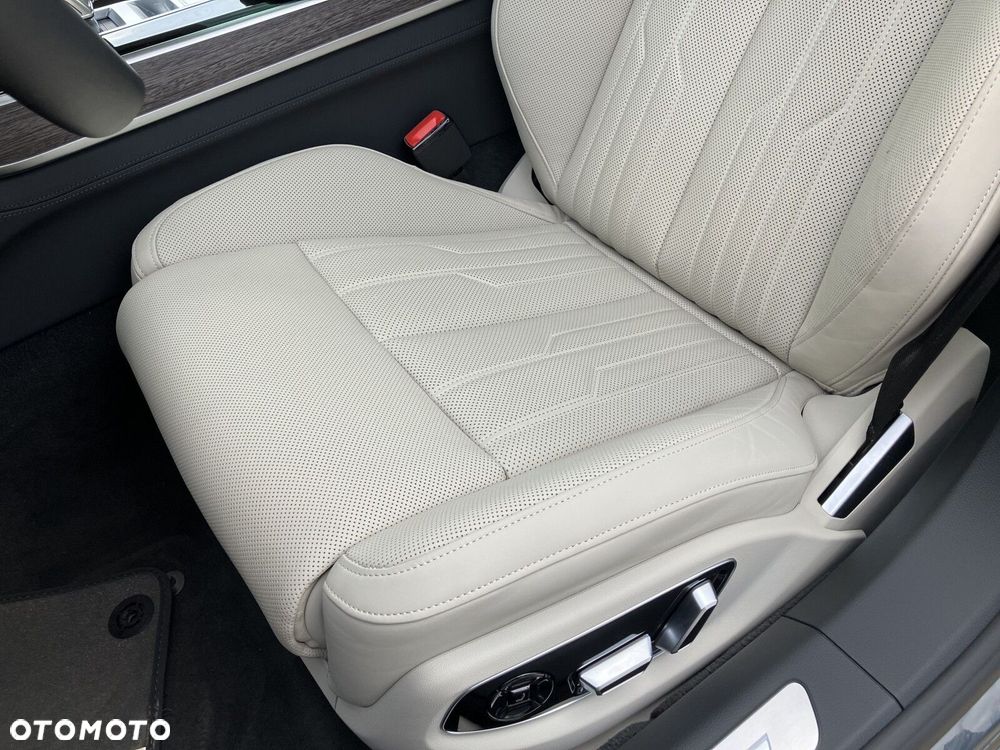 Audi A8 - 13