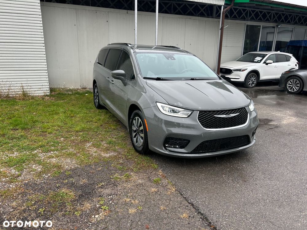 Chrysler Pacifica - 1