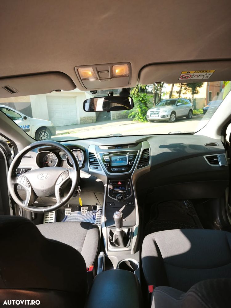 Hyundai Elantra 1.6 MPi - 9