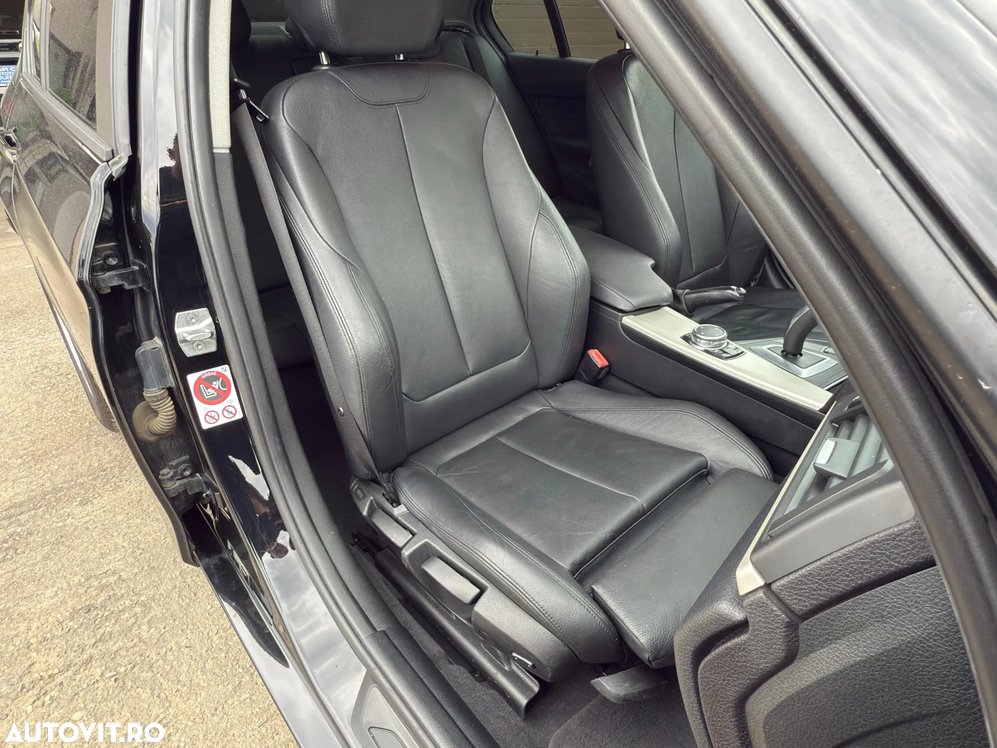 BMW Seria 3 320d Aut. Sport Line - 35