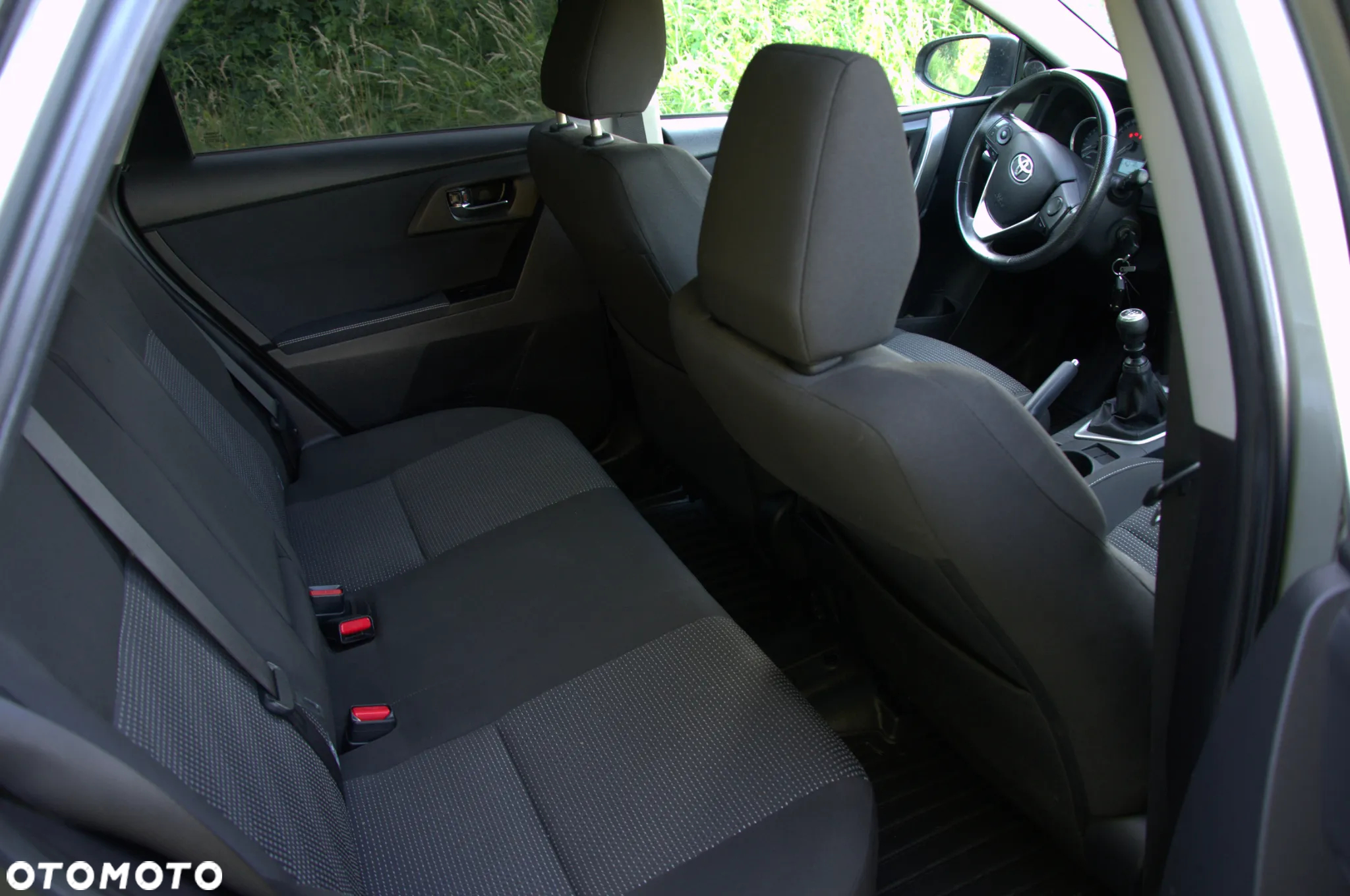 Toyota Auris 1.6 Premium Comfort - 6