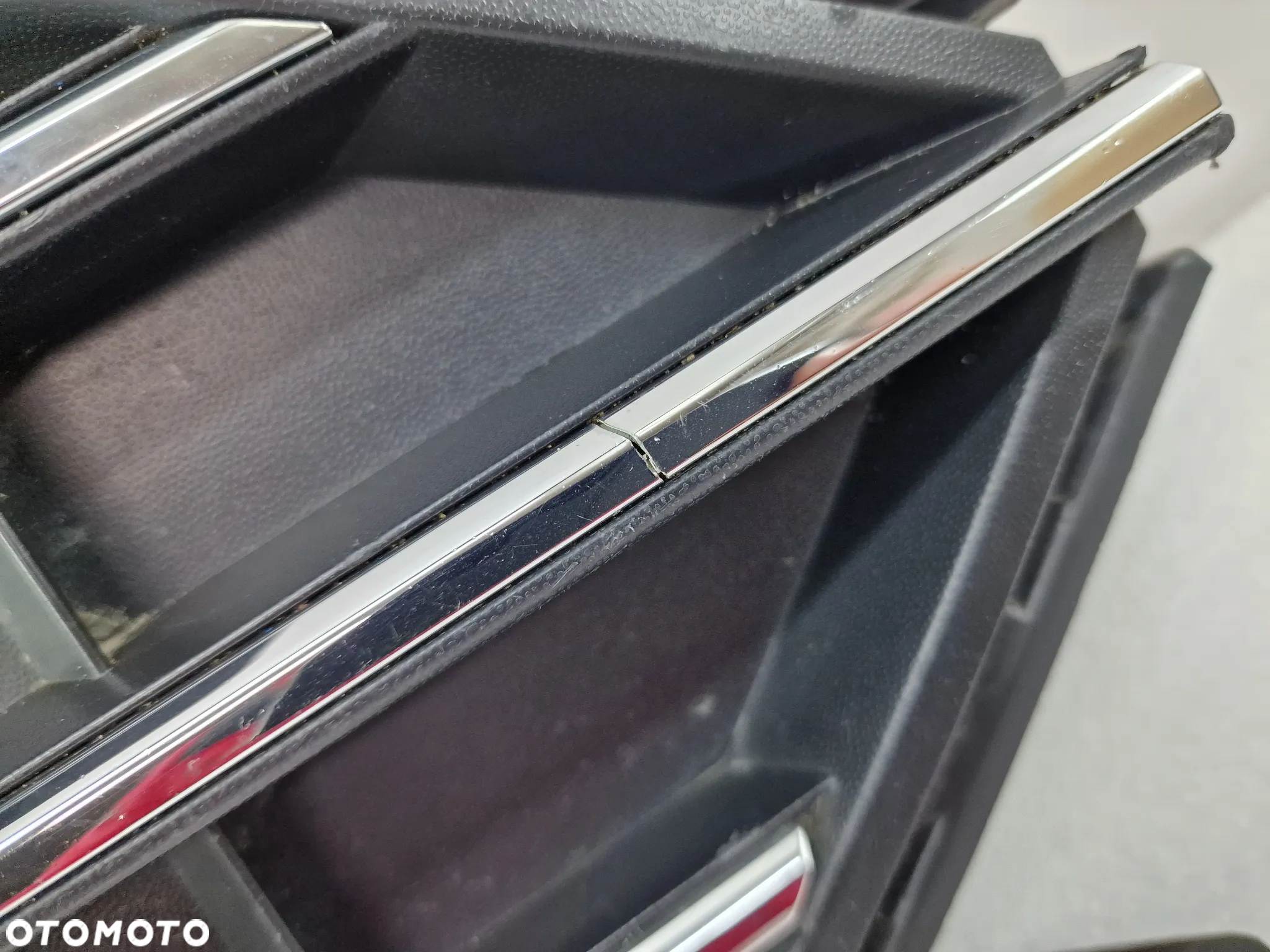 VW TOUAREG III 17- 760 PRAWA KRATKA BOCZNA ZDERZAKA PRZEDNIEGO PRZÓD , NR 760853666C , NR AUKCJI E/45 - 2