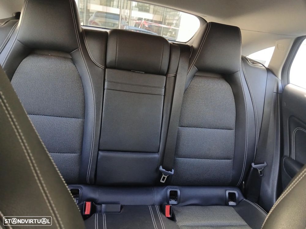 Mercedes-Benz CLA 220 Shooting Brake d 4Matic 7G-DCT Urban - 10