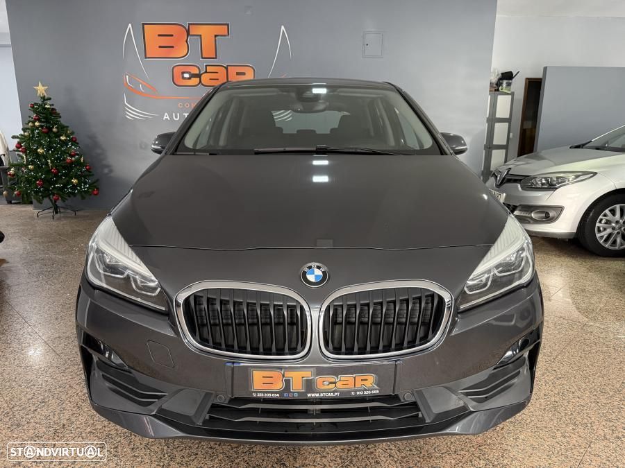 BMW 216 Active Tourer d Line Luxury Auto — fotografia 2