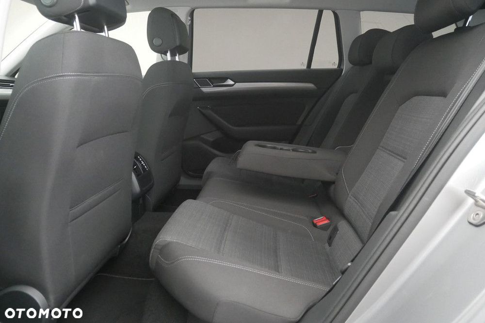 Volkswagen Passat Variant 2.0 TDI EVO Business - 15