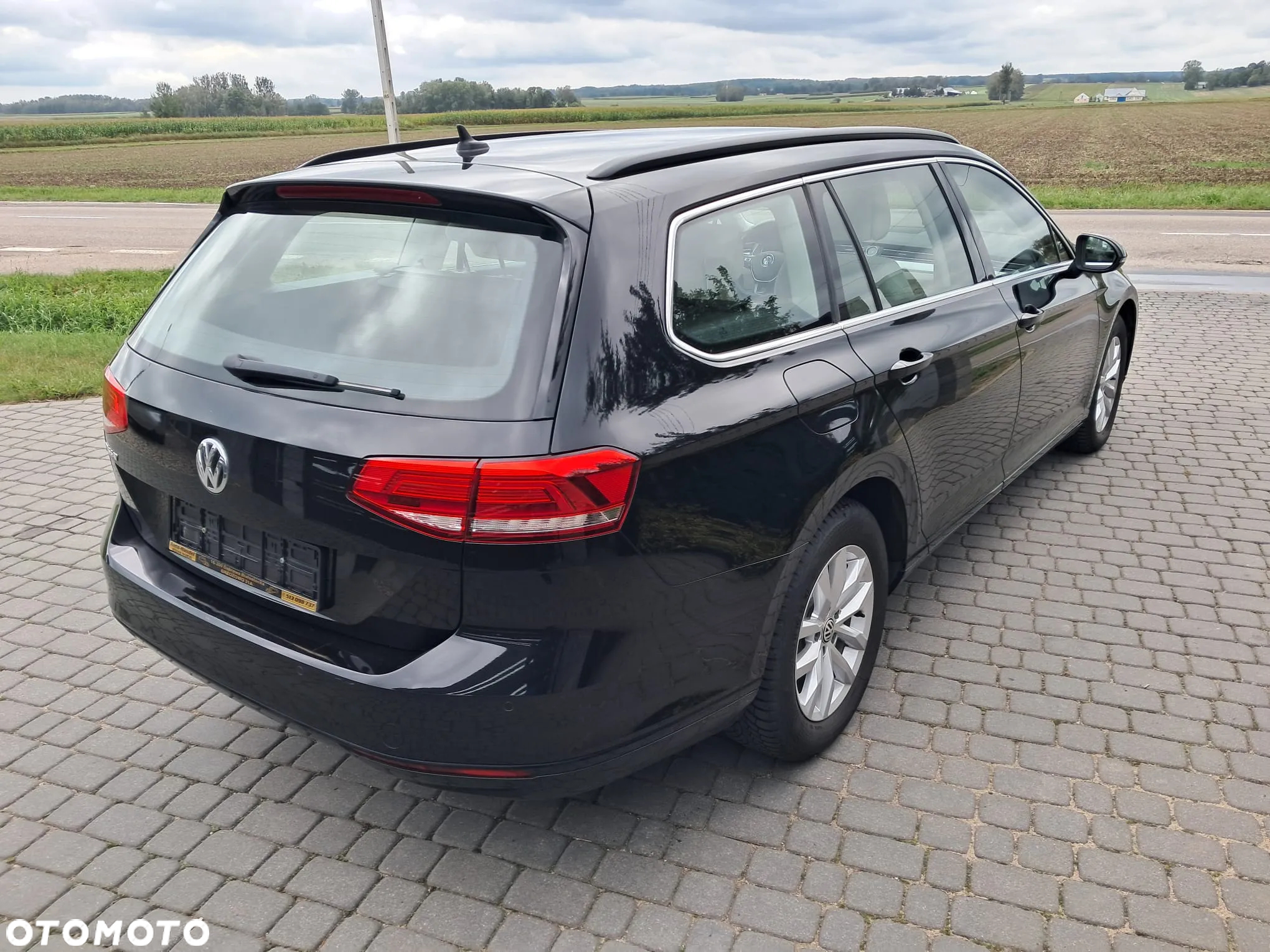 Volkswagen Passat - 4