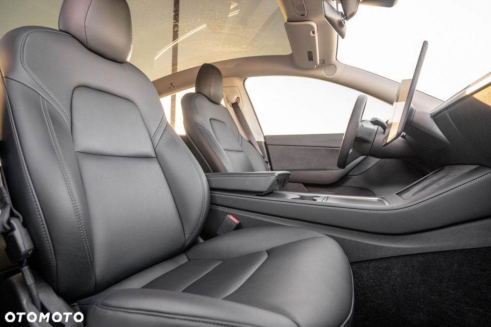 Tesla Model Y Long Range RWD - 16