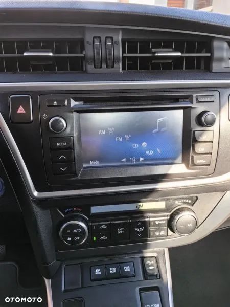 Toyota Auris Hybrid 135 Dynamic - 17