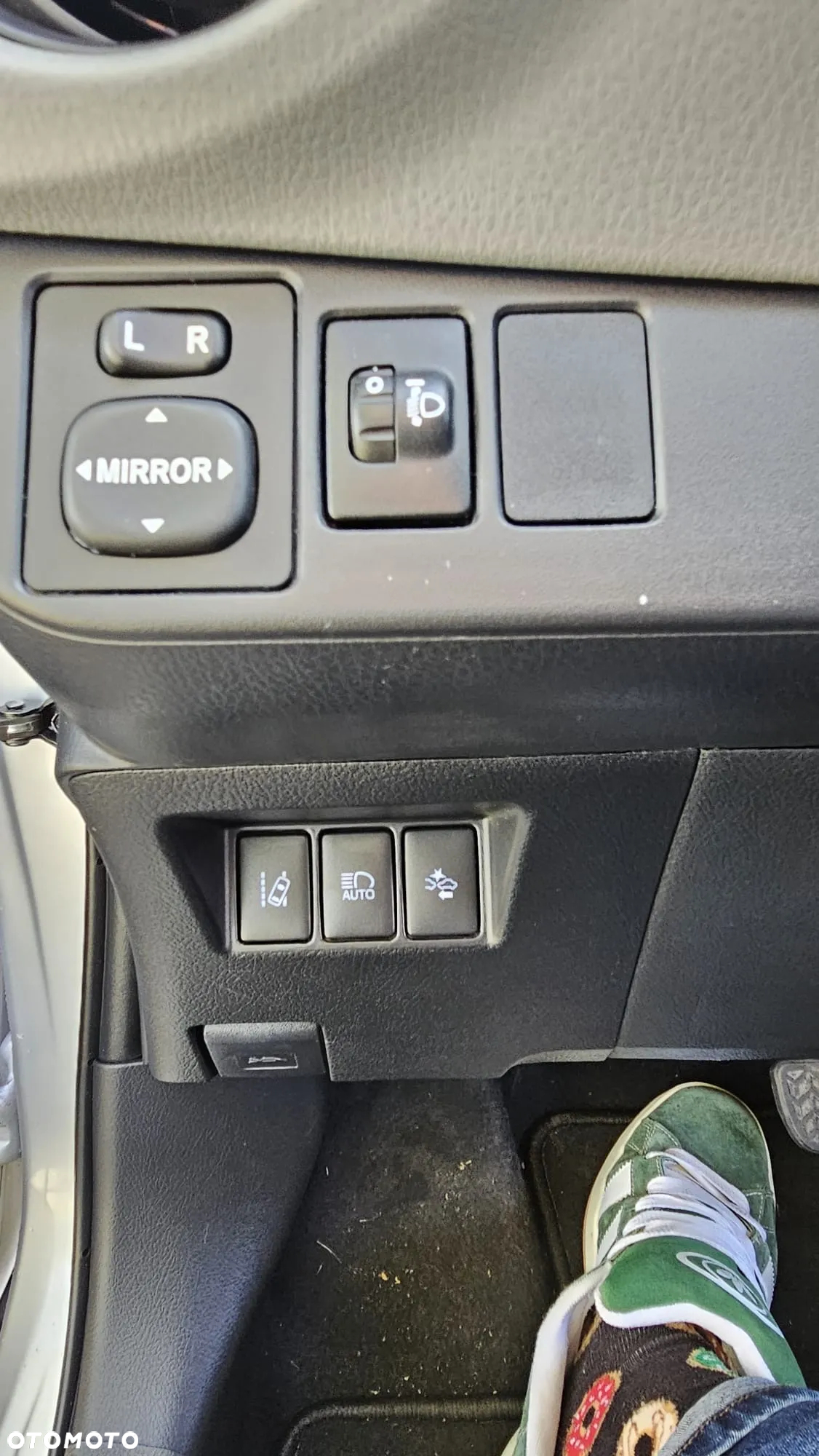 Toyota Yaris Hybrid 1.5 VVT-i Comfort - 17