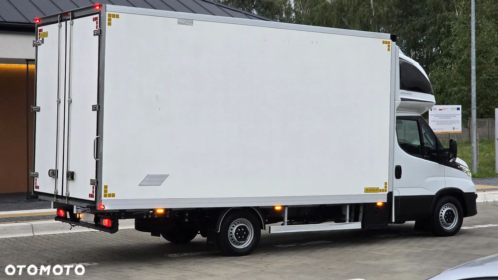 Iveco ❗️❗️DAILY 3.0 180KM 35S18 ❗️❗️ZABUDOWA JEGGER 10 PALET / KONTENER 5M / PODUSZKI PNEUMATYCZNE / SKRZYNIA MANUALNA / NAWIGACJA / TEMPOMAT ADAPTACYJNY / KABINA SYPIALNIANA / LEKKI KONTENER / WERSJA WZMOCNIONA / SALON POLSKA / FULL LED / RAMA / MAKSYMALNA OPCJA WYPOSAŻENIA❗❗ STAN - JAK NOWY ❗️ - 17