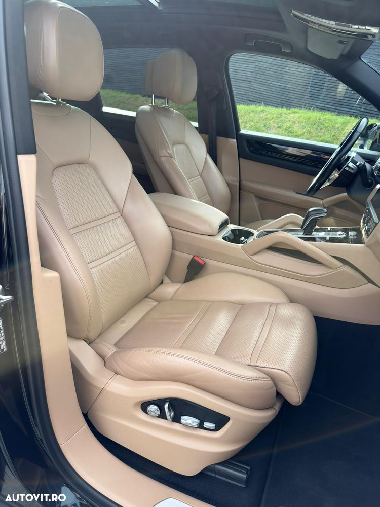 Porsche Cayenne - 20