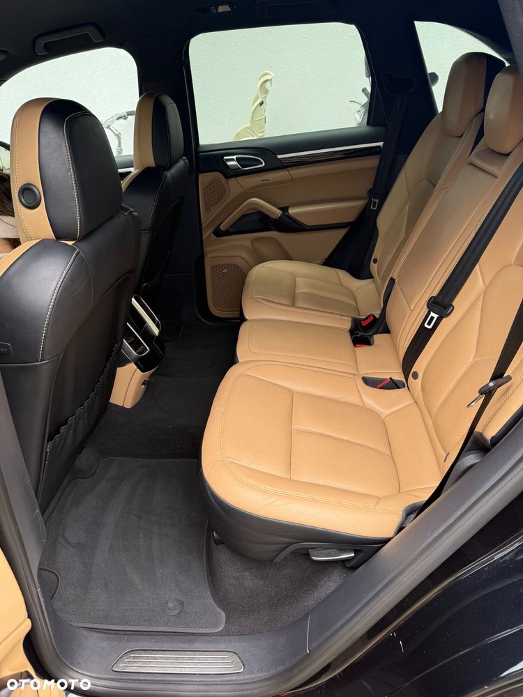 Porsche Cayenne - 14