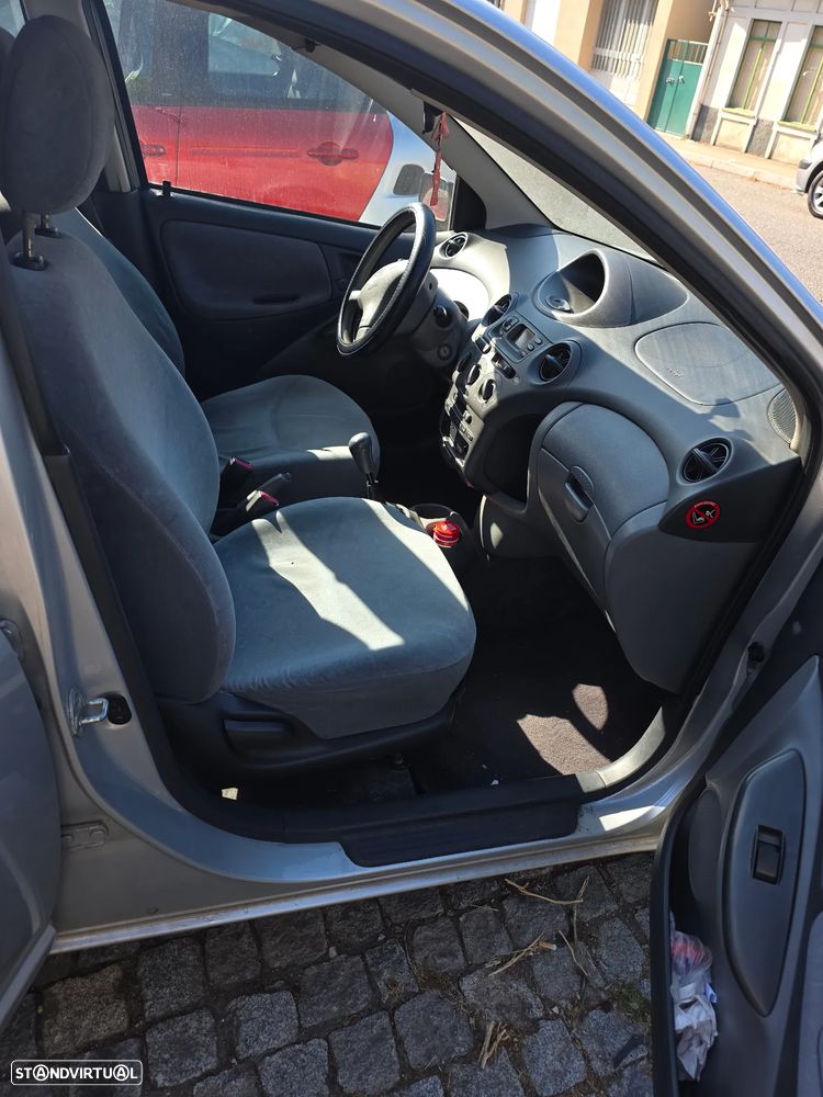 Toyota Yaris 1.0 Base - 5