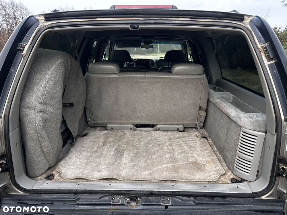 Chevrolet Suburban - 13