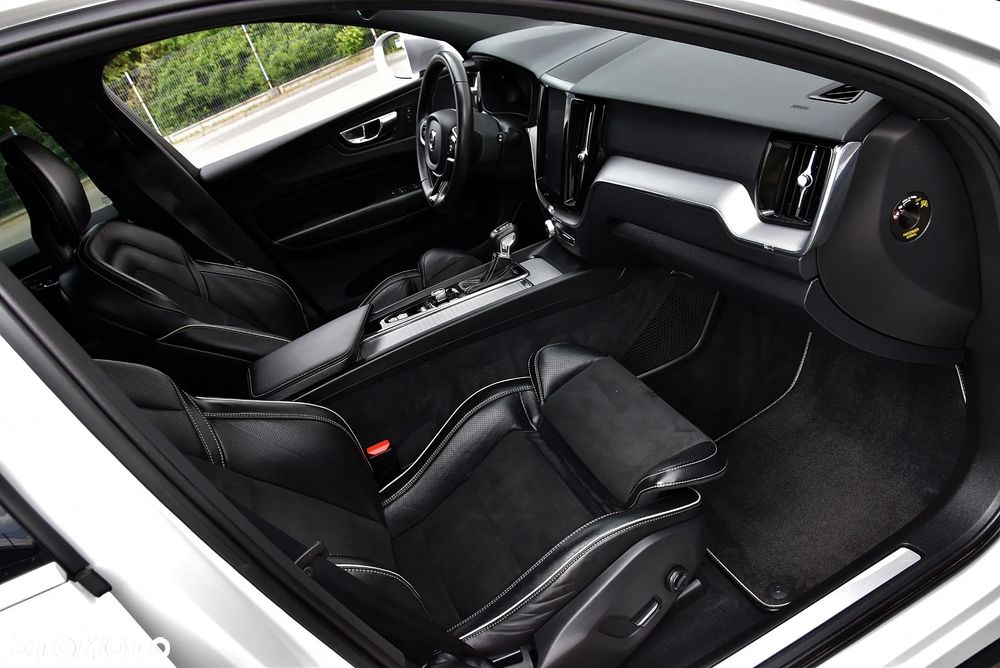 Volvo XC 60 D4 R-Design - 24