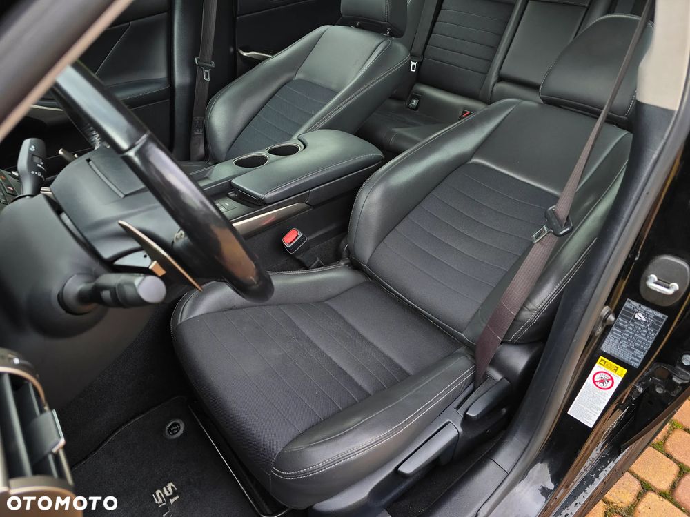 Lexus IS 200t / 300 Prestige - 22