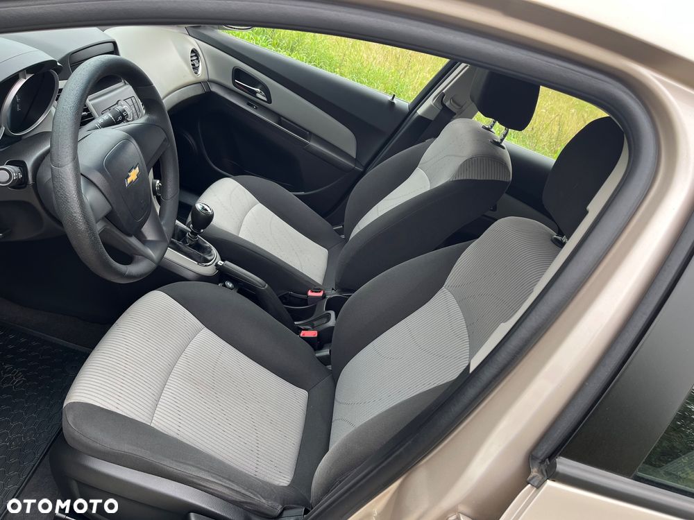 Chevrolet Cruze 1.7 LT - 14