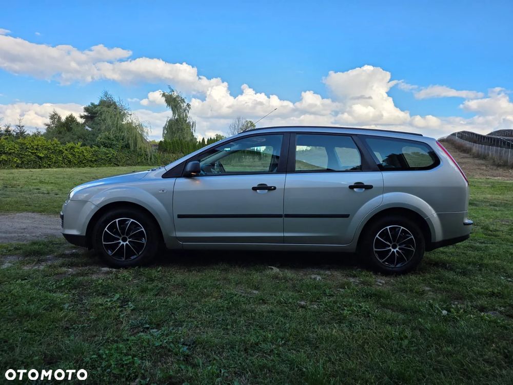 Ford Focus 1.6 16V Ambiente - 3