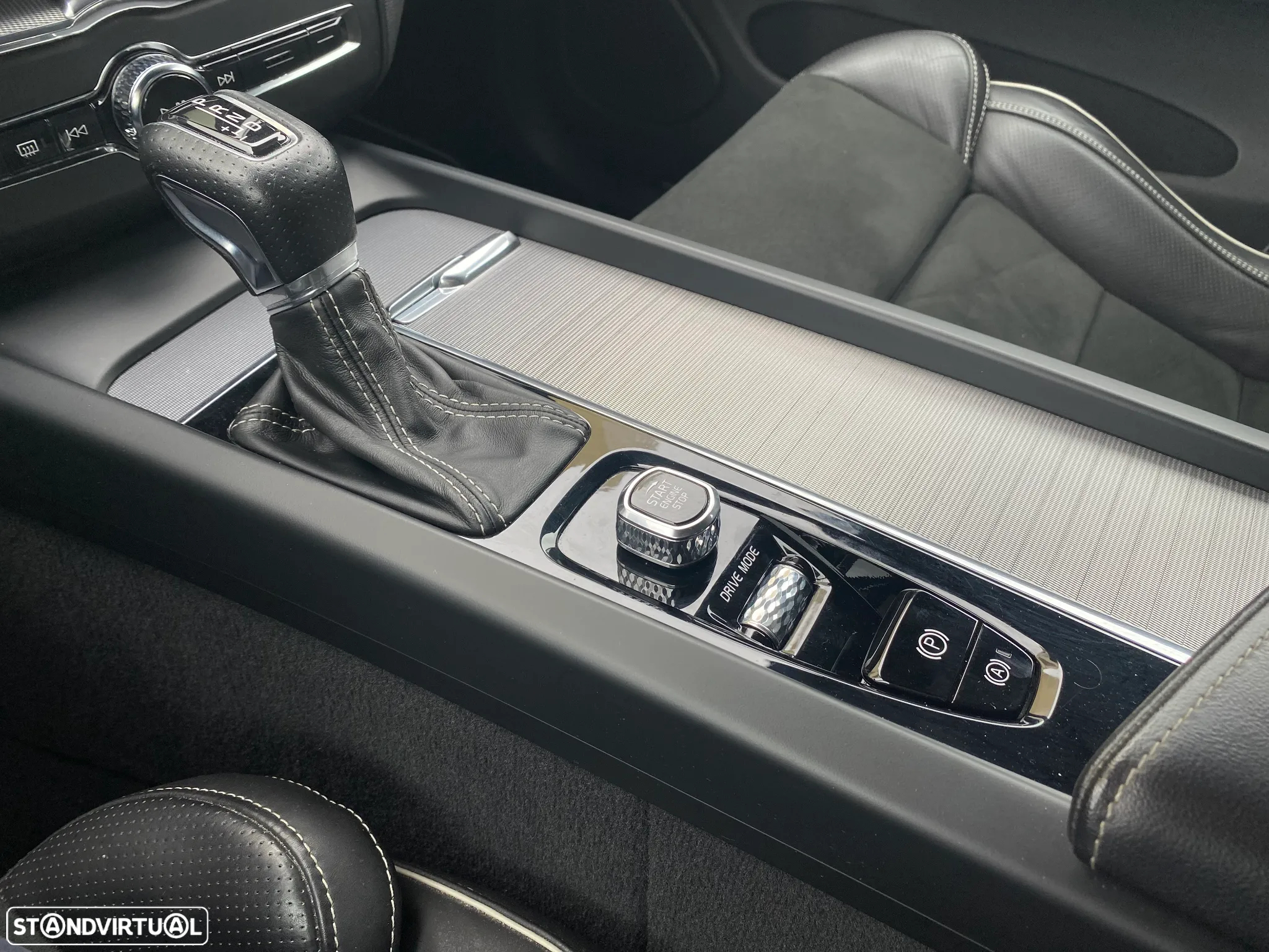 Volvo XC 60 2.0 D4 R-Design Geartronic - 29