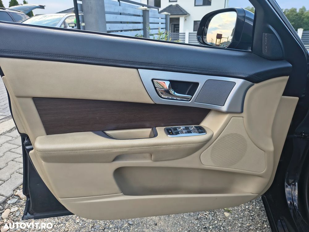 Jaguar XF 2.2D Luxury - 18